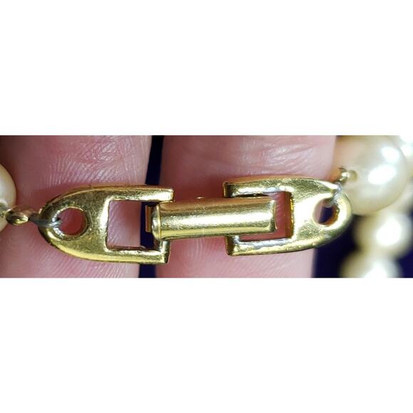 Vintage Napier Signed Faux Pearl and Gold Tone Beaded Pendant Necklace - Picture 11 of 12